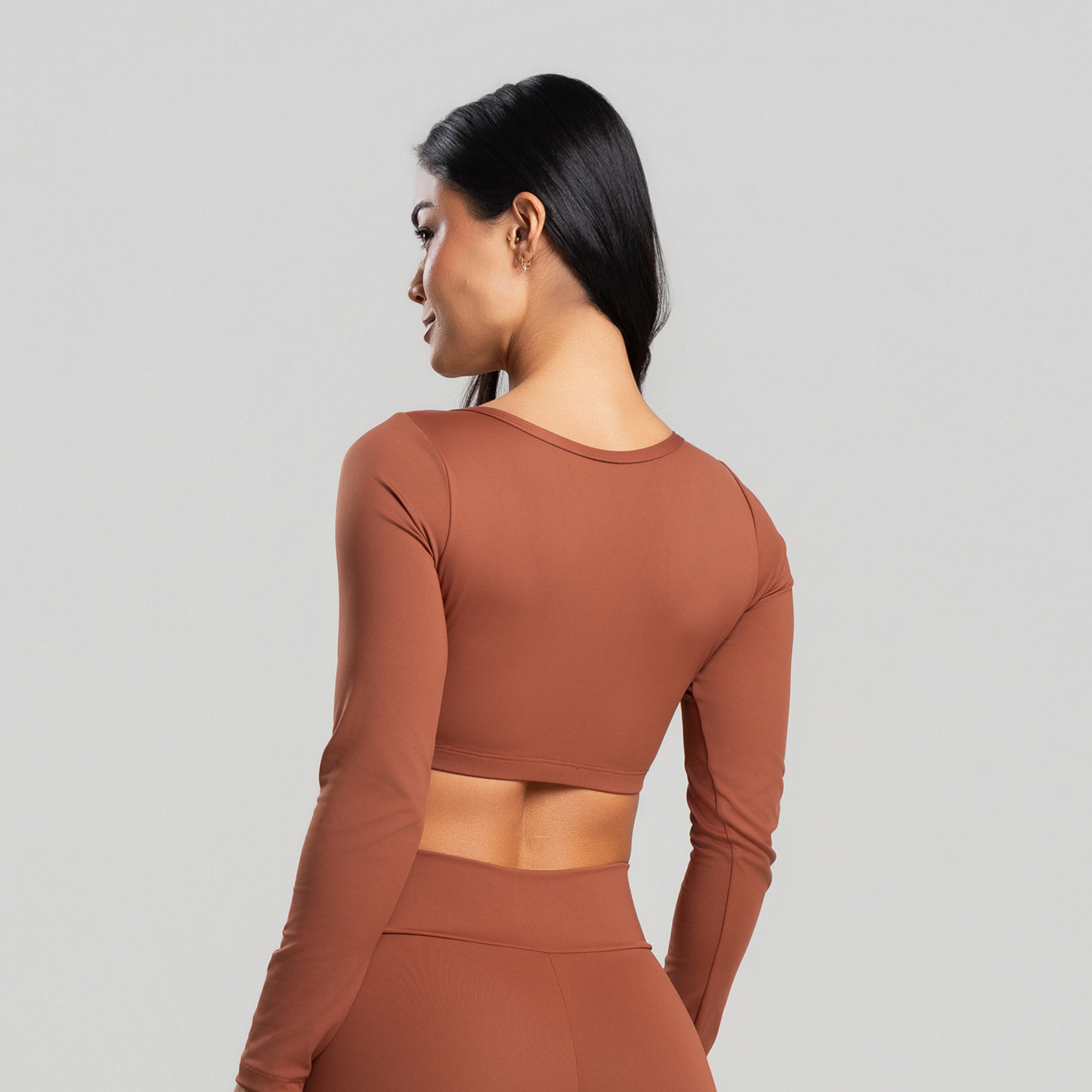Top Cropped Manga Longa Marrom
